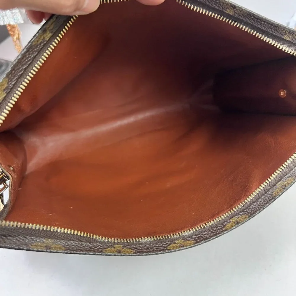 Louis Vuitton LV Cosmetic Pouch Bag Trousse Toilette 26 Browns Monogram